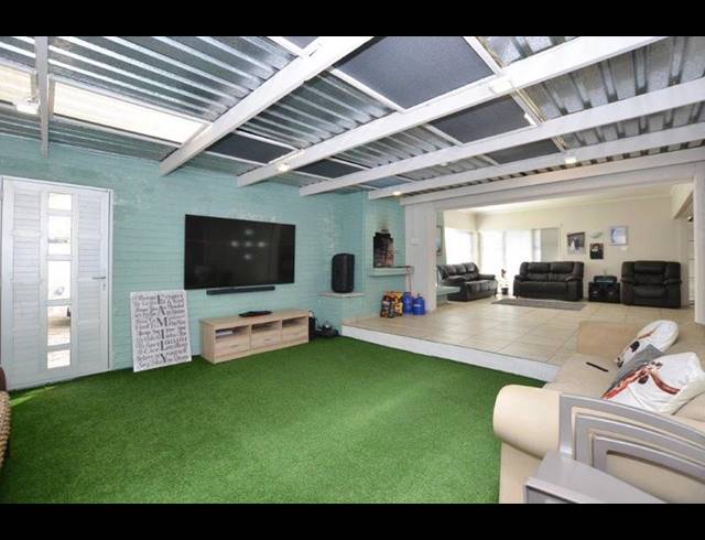 5 BEDROOM PROPERTY TO RENT IN PAROW NORTH